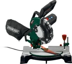 Parkside Afkortzaag En Verstekzaag 1500W - Toerental: 0 - 5000 Tpm - Verstekhoek: -45 - 45° - Traploos Kantelbare Zaagkop - Eenvoudig Te Bevestigen Stofzak - Laser Voor Verhoogde Snijprecisie - -WerkPro Verkoopwinkel 1200x1057 1