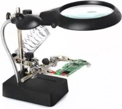 Merkloos Derde Hand Met LED Vergrootglas - Helping / Helpende 3e Soldeer Hand Soldeerhulp -WerkPro Verkoopwinkel 1200x1071 1
