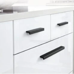 Handgreep Zwart 162mm SET 5 Stuks - Hartafstand 128mm - Zwart - Meubelgreep Zwart - Handgreep - Keukengreep Zwart - Greep Zwart - Deurgreep - Handgreep Keukenkastjes - Meubelgrepen - Handgrepen Voor Deurtjes - Inclusief Schroeven -WerkPro Verkoopwinkel 1200x1196 5