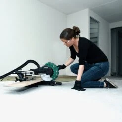 VONROC Afkortzaag- Kapzaag - Verstekzaag – 2200W – Ø254MM – 4500 R/min - Verstelbare Tafelverbreders – Zaagcapaciteit 340mm - Trekfunctie – Lengtestop – Kantelbaar (0-45°) - Incl. 60 Tands Zaagblad, Werkstukklem, Lasergeleiding & LED Werkverlichting 16 VONROC Afkortzaag- Kapzaag - Verstekzaag – 2200W – Ø254MM – 4500 R/min - Verstelbare Tafelverbreders – Zaagcapaciteit 340mm - Trekfunctie – Lengtestop – Kantelbaar (0-45°) - Incl. 60 Tands Zaagblad, Werkstukklem, Lasergeleiding & LED Werkverlichting -WerkPro Verkoopwinkel 1200x1198 23