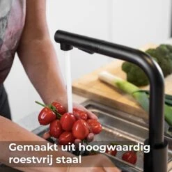 Zwarte Keukenkraan Met Uittrekbare Handdouche - Mengkraan Zwart Van Mizzo Design - Zwenkbare Uitloop - 100% RVS -WerkPro Verkoopwinkel 1200x1200 1004