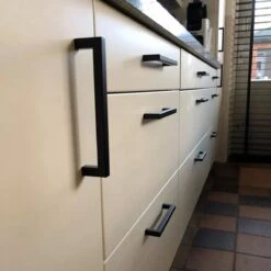 Merkloos Handknopje Zwart Vierkant - Metaal - 160 Mm -WerkPro Verkoopwinkel 1200x1200 1397