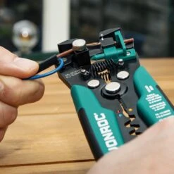 VONROC Professionele Automatische Striptang - Krimp- En Isoleertang - Met 270-delig Accessoireset -WerkPro Verkoopwinkel 1200x1200 1768