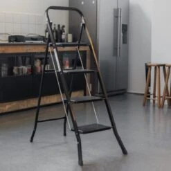 Kibani Keukentrapje - 4 Treden - Huishoudtrap - Keukentrap - Opstapje - Metaal - Opvouwbaar - Inklapbaar - Zwart - Antislip - Stevig -WerkPro Verkoopwinkel 1200x1200 1836