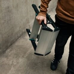 VONROC PRO Dubbele Trap 2 Treden – Klustrap/huishoudtrap Inklapbaar – Max. Belastbaarheid 150kg - Antislip -WerkPro Verkoopwinkel 1200x1200 2598