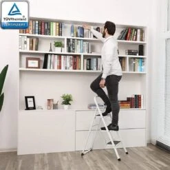 Songmics Nancy's Huishoudtrap - Huishoudladder Met 3 Treden - Inklapbaar - 150KG Draagvermogen -WerkPro Verkoopwinkel 1200x1200 2599