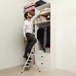 Songmics Nancy's Huishoudtrap - Huishoudladder Met 3 Treden - Inklapbaar - 150KG Draagvermogen -WerkPro Verkoopwinkel 1200x1200 2600