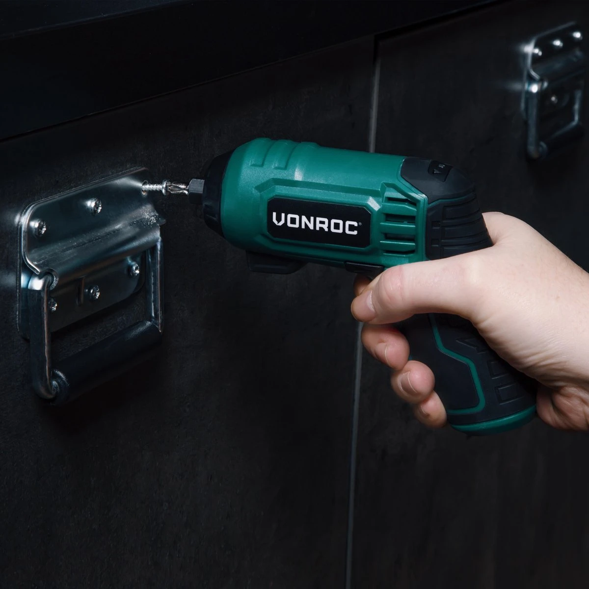 VONROC Accu Schroefmachine – 4V – Incl. 14-delige Bitset, USB-C Oplaadkabel En Opbergtas 6 VONROC Accu Schroefmachine – 4V – Incl. 14-delige Bitset, USB-C Oplaadkabel En Opbergtas - Afbeelding 4