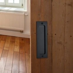 Schuifdeurgreep Plat Zwart | 18cm | Schuifdeurkom | Inclusief Schroeven | Handgrepen Kast | Handgreep | Deurbeslag | Greep Schuifdeur | Onderdelen | Meubel Handvat | Keukengreep | Meubelbeslag | Metaal | Geen Gat Nodig! -WerkPro Verkoopwinkel 1200x1200 2767