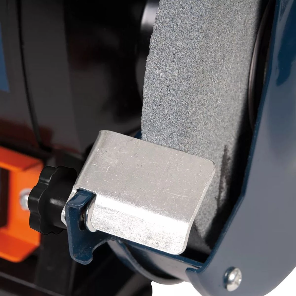 FERM Tafelslijpmachine - 150W - Stofdichte Schakelaar - Vonkvangers - Incl. 2 Slijpschijven Voor Fijn- Als Grof Slijpen 13 FERM Tafelslijpmachine - 150W - Stofdichte Schakelaar - Vonkvangers - Incl. 2 Slijpschijven Voor Fijn- Als Grof Slijpen - Afbeelding 11