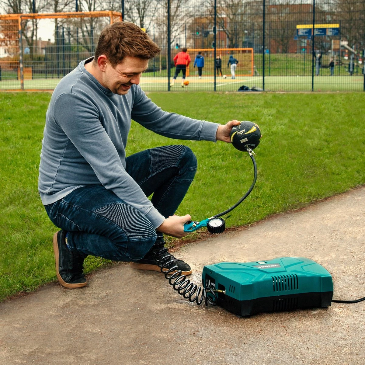 VONROC Draagbare Compressor – 1100W – 8 Bar – Olievrij – 180 L/m – Incl. 11 Accessoires 11 VONROC Draagbare Compressor – 1100W – 8 Bar – Olievrij – 180 L/m – Incl. 11 Accessoires - Afbeelding 9