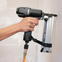 FERM ATM1051 Pneumatische Spijker- En Nietpistool - Combitacker - Spijkers (15-50mm) - Nieten (16-40mm) - Incl. Spijkers, Nieten En Koffer -WerkPro Verkoopwinkel 1200x1200 504