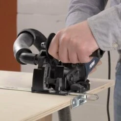 FERM Invalzaag/Mini-cirkelzaag - 500W - Ø85mm - Variabele Snelheden - Incl. 3 Zaagbladen, Stofzuiging Adapter En Opbergkoffer -WerkPro Verkoopwinkel 1200x1200 670