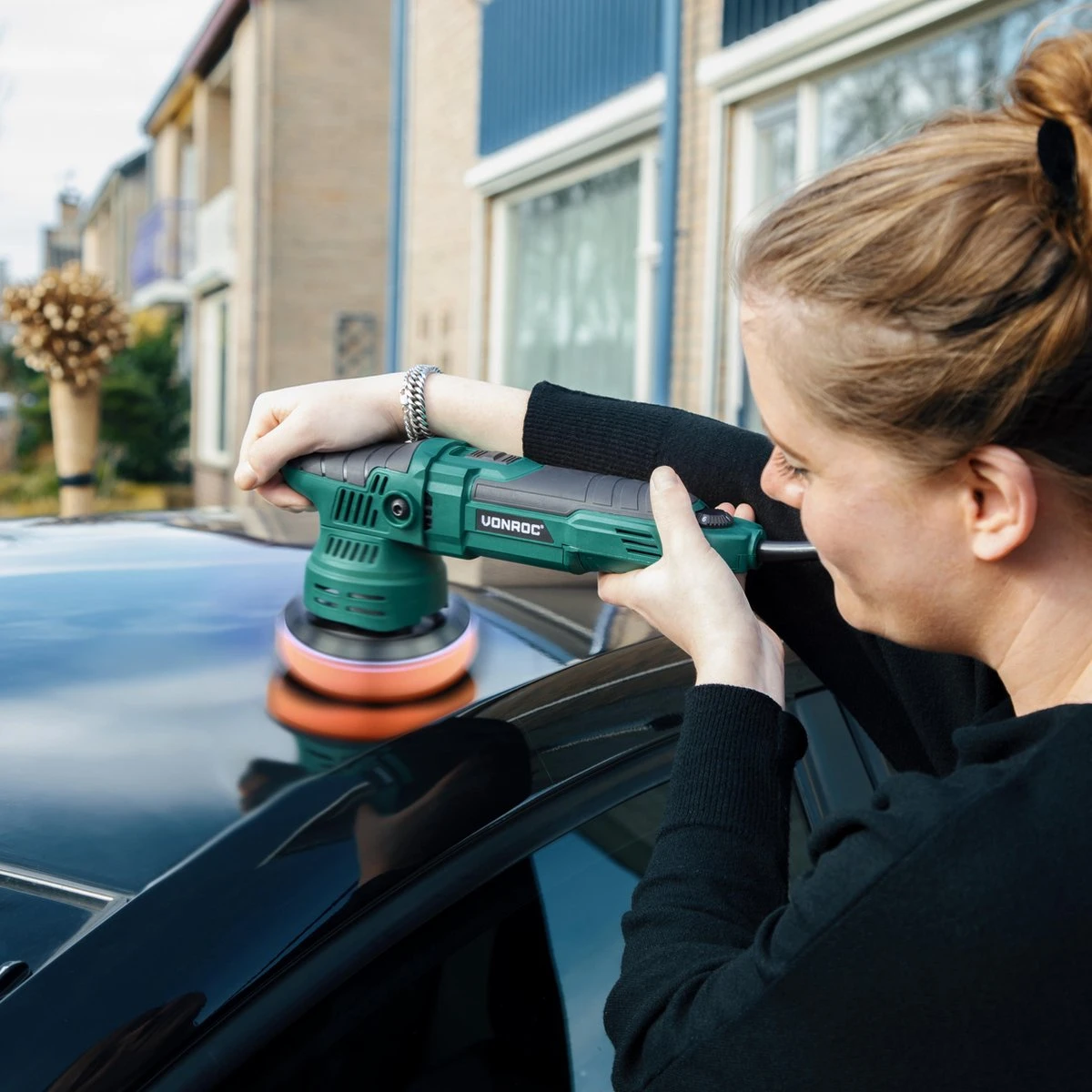 VONROC Excentrische Polijstmachine – 650W – Ø125mm – Soft Start – Vast Vermogen & 3 Polijstschijven 6 VONROC Excentrische Polijstmachine – 650W – Ø125mm – Soft Start – Vast Vermogen & 3 Polijstschijven - Afbeelding 4