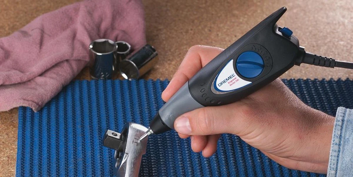 Dremel 290 Graveerpen - 35 W - Inclusief Graveerpunt En Graveersjablonen 7 Dremel 290 Graveerpen - 35 W - Inclusief Graveerpunt En Graveersjablonen - Afbeelding 5