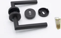 Slotman Solutions Mat Zwart Deurklink RVS Met Rond Rozet En Sleutelgat - Deurkruk Zwart Voor Stijlvolle En Elegante Uitstraling -WerkPro Verkoopwinkel 1200x739 8