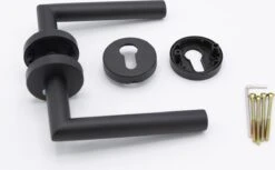 Slotman Solutions Mat Zwarte Deurklink RVS Met Rond Rozet En Cilindergat - Deurkruk Zwart Voor Stijlvolle En Elegante Uitstraling -WerkPro Verkoopwinkel 1200x743 5