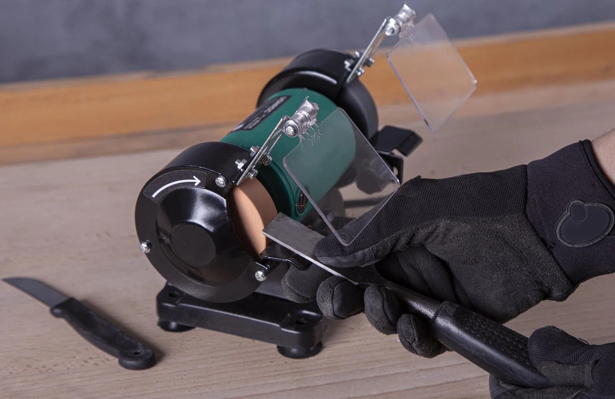 VONROC Tafelslijpmachine / Multitool – 150W – 75MM – Met Flexibele As – Incl. 192 Accessoires 9 VONROC Tafelslijpmachine / Multitool – 150W – 75MM – Met Flexibele As – Incl. 192 Accessoires - Afbeelding 7