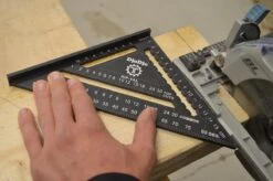 DjoDjo - Winkelhaak - Metrische Driehoek - Speed Square - Schrijfhaak - Blokhaak - Verstekhaak - 5-in-1 Meetdriehoek - Zwart -WerkPro Verkoopwinkel 1200x795 12