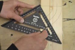 DjoDjo - Winkelhaak - Metrische Driehoek - Speed Square - Schrijfhaak - Blokhaak - Verstekhaak - 5-in-1 Meetdriehoek - Zwart -WerkPro Verkoopwinkel 1200x795 14