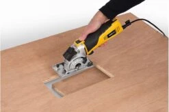 Powerplus POWX1365MB Invalzaag - 600W - Ø89mm - Incl. Laser, Stofafzuiging, 3 Invalzaagbladen En Verstekbak -WerkPro Verkoopwinkel 1200x797 2