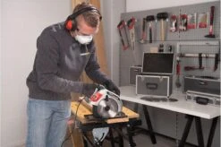 Powerplus POWESET4 Elektrische Cirkelzaag - 1200W - Zaagblad 185mm - Incl. Parallelgeleider, Stofafzuigingaansluiting, Aluminium Gereedschapskoffer En 4 Cirkelzaagbladen Hout -WerkPro Verkoopwinkel 1200x798 6