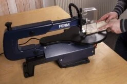 FERM Figuurzaagmachine - 120W - Variabele Snelheidsinstelling - Voetpedaal - Snelspanhendel - Incl. 6 Zaagbladen -WerkPro Verkoopwinkel 1200x800 223