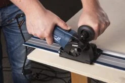 FERM Precisie Invalzaag/mini-cirkelzaag - 500W – 22mm Zaagdiepte - Variabele Snelheid - Incl. Geleiderails, Stofafzuiging, 3 Zaagbladen En Opbergkoffer -WerkPro Verkoopwinkel 1200x800 231