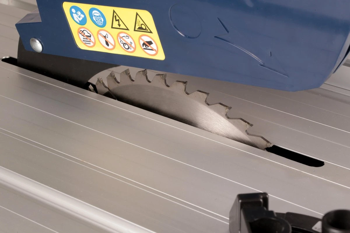 FERM TSM1033 Zaagtafel Ø250mm (T40) - 1800W - Uitschuifbaar Aluminium Werkblad - In Hoogte En Hoek Verstelbaar Zaagblad - Incl. TCT T40 250mm Zaagblad 6 FERM TSM1033 Zaagtafel Ø250mm (T40) - 1800W - Uitschuifbaar Aluminium Werkblad - In Hoogte En Hoek Verstelbaar Zaagblad - Incl. TCT T40 250mm Zaagblad - Afbeelding 4