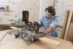 Black & Decker BLACK+DECKER BES700-QS Afkort-/Verstekzaag - 1600W - Ø 216mm Zaagblad -WerkPro Verkoopwinkel 1200x800 257