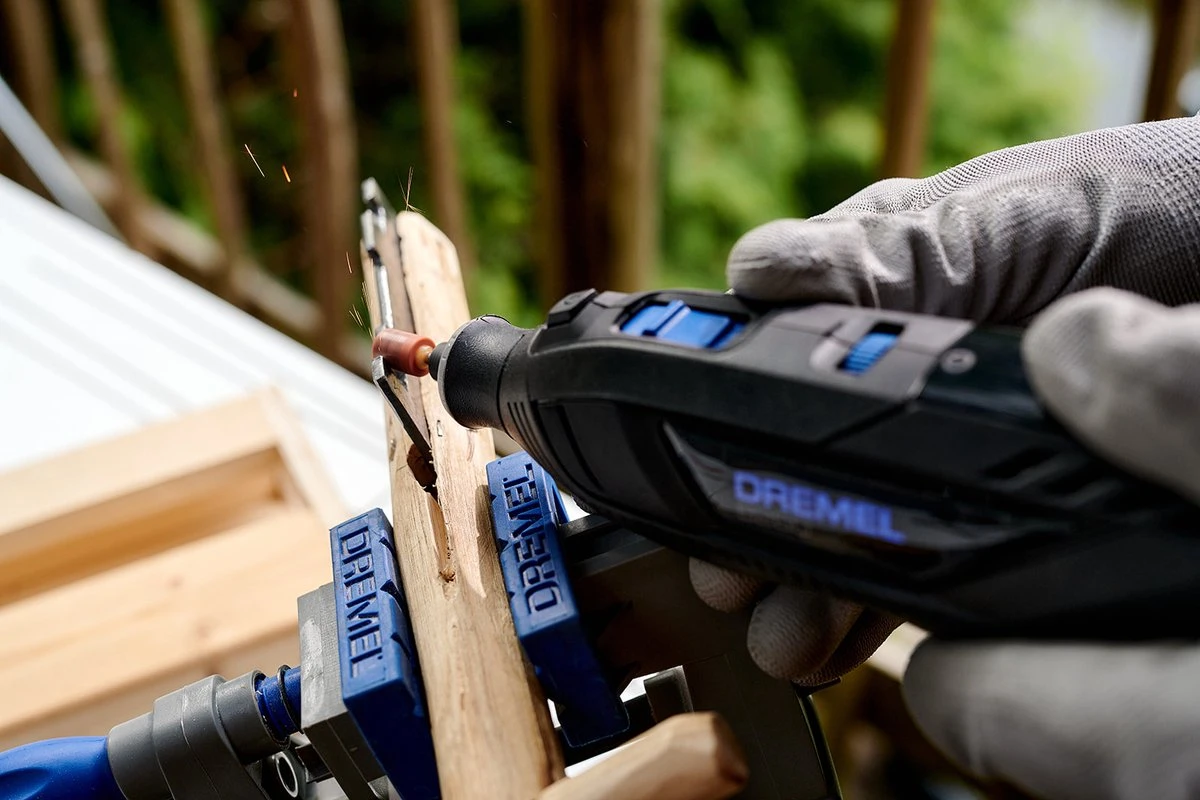 Dremel 8260 Multitool - Met 2x 12 V Accu's - 65 Accessoires, 5 Hulpstukken En Bluetooth-connectiviteit 10 Dremel 8260 Multitool - Met 2x 12 V Accu's - 65 Accessoires, 5 Hulpstukken En Bluetooth-connectiviteit - Afbeelding 8