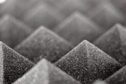 Brute Strength - Isolatieplaten - Inclusief Zelfklevende Tape - 50x50x5 Cm - Piramide - 12 Stuks - Geluidsisolatie - Geluidsdemper Wandpaneel - Akoestisch Wandpaneel -WerkPro Verkoopwinkel 1200x800 579