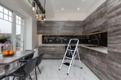 IVOL Huishoudtrap 3 Treden - Keukentrap Inklapbaar - Grijs - Antislip - Max. Hoogte 70.5 Cm -WerkPro Verkoopwinkel 1200x801 22