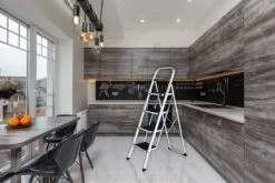 IVOL Huishoudtrap 4 Treden - Keukentrap Inklapbaar - Grijs - Antislip - Max. Hoogte 93 Cm 12 IVOL Huishoudtrap 4 Treden - Keukentrap Inklapbaar - Grijs - Antislip - Max. Hoogte 93 Cm -WerkPro Verkoopwinkel 1200x801 23