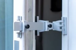 Kierr Flex 100 Raamvastzetter - Raamuitzetter - Deurvastzetter - (zonder Boren & Schroeven) -WerkPro Verkoopwinkel 1200x801 31