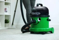 Numatic George - Tapijtreiniger Stofzuiger - 15 Liter - 1060W - 10M Snoer - Inclusief Accessoire Kit Voor Reinigen Van Tapijt En Bekleding, Textiel, Auto Interieur - Nat En Droogzuiger - Sproei-extractieapparaat, Extractiemachine - Bouwstofzuiger -WerkPro Verkoopwinkel 1200x810 18