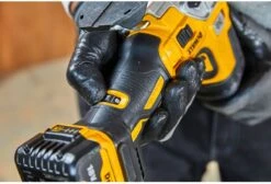 DeWALT DCS335NT Accu Decoupeerzaag 18V Losse Body In TSTAK 16 DeWALT DCS335NT Accu Decoupeerzaag 18V Losse Body In TSTAK -WerkPro Verkoopwinkel 1200x815 6