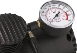 ProPlus Luchtcompressor - Compacte Bandenpomp - Auto, Motor, Fietsband En Voetballen - 12 Volt -WerkPro Verkoopwinkel 1200x825 3