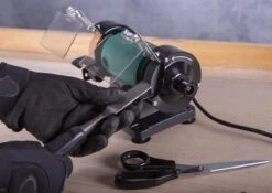 VONROC Tafelslijpmachine / Multitool – 150W – 75MM – Met Flexibele As – Incl. 192 Accessoires 14 VONROC Tafelslijpmachine / Multitool – 150W – 75MM – Met Flexibele As – Incl. 192 Accessoires -WerkPro Verkoopwinkel 1200x849 9