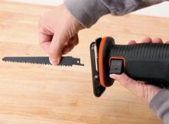 Black & Decker BLACK+DECKER BDCR18N-XJ Reciprozaag - 18V - Zonder Accu En Lader 9 Black & Decker BLACK+DECKER BDCR18N-XJ Reciprozaag - 18V - Zonder Accu En Lader -WerkPro Verkoopwinkel 1200x879 2