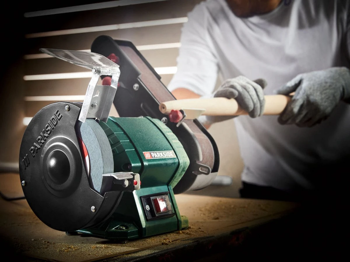 PARKSIDE Staande Bandschuur- En Slijpmachine - Slijp-/schuuroppervlak: Ø150 Mm / 50 X 686 Mm - Snelheid: 23 M/sec. (schuurschijf) Of 15 M/sec. (schuurband) - Vermogen: 240 W - Toerental: 2980 Min-¹ - Ideaal Om Metaal, Hout En Kunststof Te Bewerken 6 PARKSIDE Staande Bandschuur- En Slijpmachine - Slijp-/schuuroppervlak: Ø150 Mm / 50 X 686 Mm - Snelheid: 23 M/sec. (schuurschijf) Of 15 M/sec. (schuurband) - Vermogen: 240 W - Toerental: 2980 Min-¹ - Ideaal Om Metaal, Hout En Kunststof Te Bewerken - Afbeelding 4