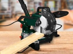 Parkside Afkortzaag En Verstekzaag 1500W - Toerental: 0 - 5000 Tpm - Verstekhoek: -45 - 45° - Traploos Kantelbare Zaagkop - Eenvoudig Te Bevestigen Stofzak - Laser Voor Verhoogde Snijprecisie - -WerkPro Verkoopwinkel 1200x900 58