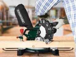 Parkside Afkortzaag En Verstekzaag 1500W - Toerental: 0 - 5000 Tpm - Verstekhoek: -45 - 45° - Traploos Kantelbare Zaagkop - Eenvoudig Te Bevestigen Stofzak - Laser Voor Verhoogde Snijprecisie - -WerkPro Verkoopwinkel 1200x900 60