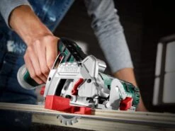 PARKSIDE Accu-handcirkelzaag 12V Zonder Accu - Toerental: 1400 Tpm - Zaaghoek: 0–45° - Zaagdiepte: Max. 26 Mm (bij 0°) - Zaagblad: Ø85 X Ø15 Mm - Exclusief Accu En Snellader -WerkPro Verkoopwinkel 1200x900 65