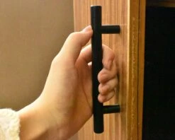 T-greep Zwart 200mm SET 10 Stuks - Hartafstand 128mm - Zwart - Meubelgreep Zwart - Keukengreep Zwart - Greep Zwart - Deurgreep - Handgreep Keukenkastjes - Keukenkast - Handgrepen Kast - Meubelgrepen - Handgrepen Voor Deurtjes - Inclusief Schroeven -WerkPro Verkoopwinkel 1200x960 12