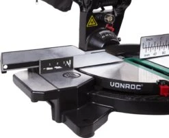 VONROC Afkortzaag - Verstekzaag – 1700W – Ø216MM – 4900 /min - Met Laser, Tafelverbreders & Diepteregeling – Incl. Zaagblad En Werkstukklem -WerkPro Verkoopwinkel 1200x980 7