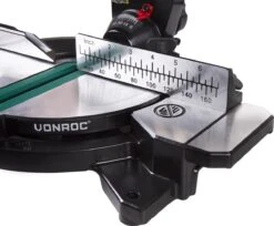 VONROC Afkortzaag - Verstekzaag – 1700W – Ø216MM – 4900 /min - Met Laser, Tafelverbreders & Diepteregeling – Incl. Zaagblad En Werkstukklem -WerkPro Verkoopwinkel 1200x992 7