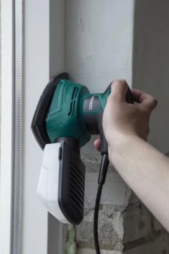 VONROC PS501AC Multischuurmachine – Palmschuurmachine – 130W – Met Stofopvangbox & 6 Stuks Schuurpapier -WerkPro Verkoopwinkel 799x1200 5