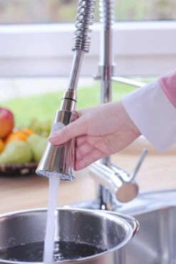 SCHÜTTE Cornwall Design Keukenkraan - Mengkraan - Draaibare Uitloop Met Spiraalveer - Chroom -WerkPro Verkoopwinkel 799x1200 7