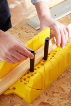 STANLEY 1-20-600 Verstekbak Kunststof Met Kapzaag - 220mm 35 STANLEY 1-20-600 Verstekbak Kunststof Met Kapzaag - 220mm -WerkPro Verkoopwinkel 800x1200 100